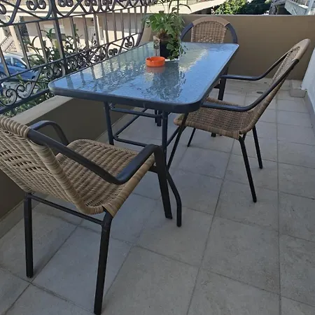 Takis Apartment *